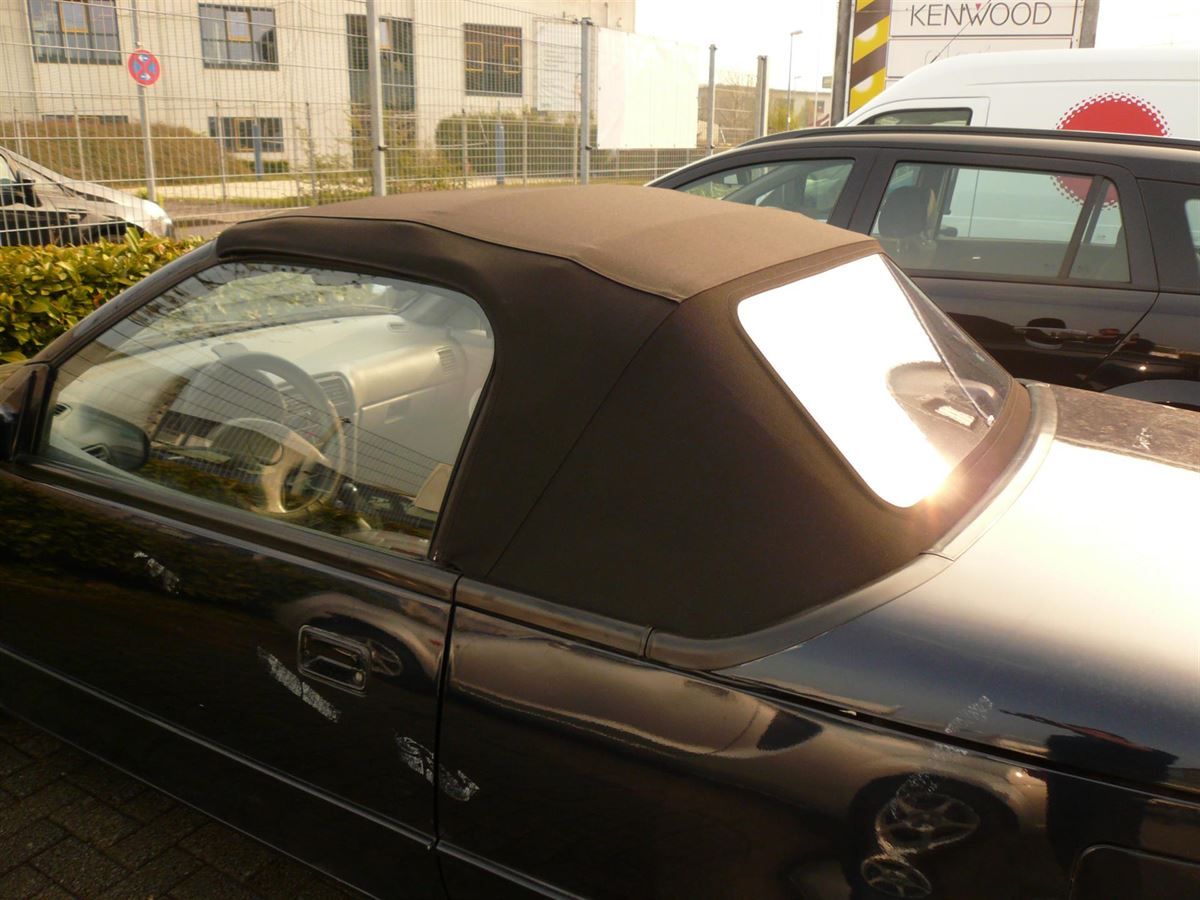 Suzuki Swift, Verdeckbezug in Sonnenland Stoff schwarz geliefert und montiert.