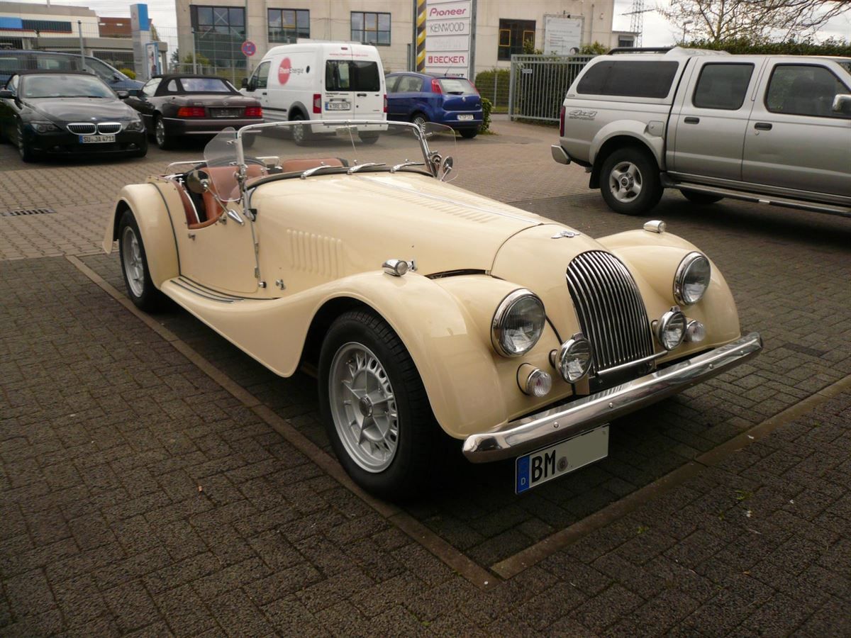 Fahrzeug Abdeckung in Sonnenland Stoff neu angefertigt & montiert. Musikanlage mit Subwoofer nachgerüstet.