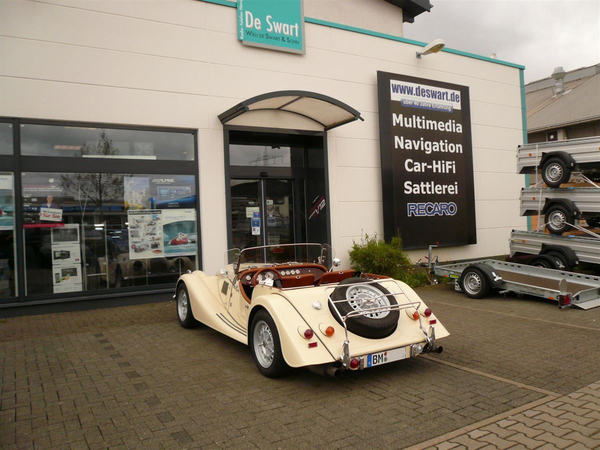 Fahrzeug Abdeckung in Sonnenland Stoff neu angefertigt & montiert. Musikanlage mit Subwoofer nachgerüstet.