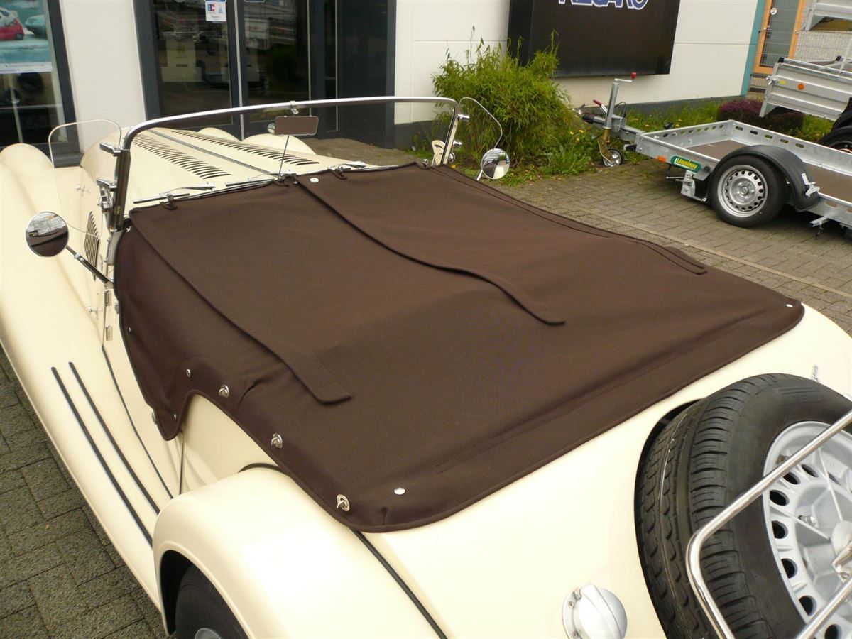 Fahrzeug Abdeckung in Sonnenland Stoff neu angefertigt & montiert. Musikanlage mit Subwoofer nachgerüstet.