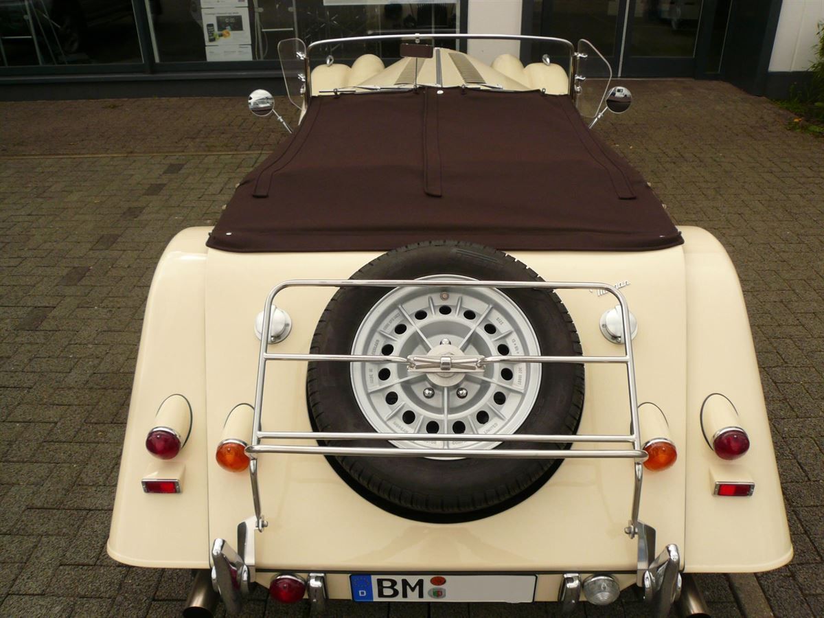 Fahrzeug Abdeckung in Sonnenland Stoff neu angefertigt & montiert. Musikanlage mit Subwoofer nachgerüstet.