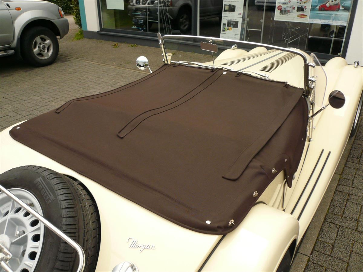 Fahrzeug Abdeckung in Sonnenland Stoff neu angefertigt & montiert. Musikanlage mit Subwoofer nachgerüstet.