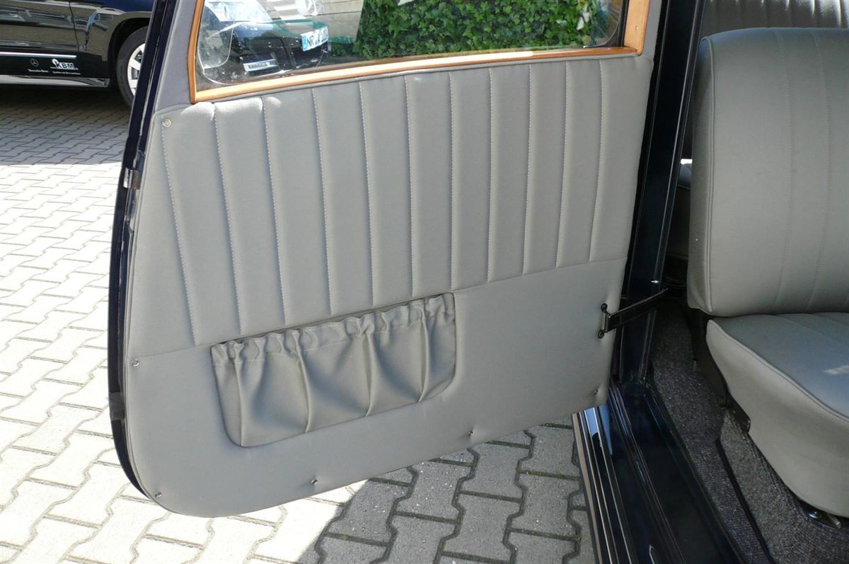 Komplette Innenausstattung, Himmel & Teppichgarnitur neu angefertigt und montiert.