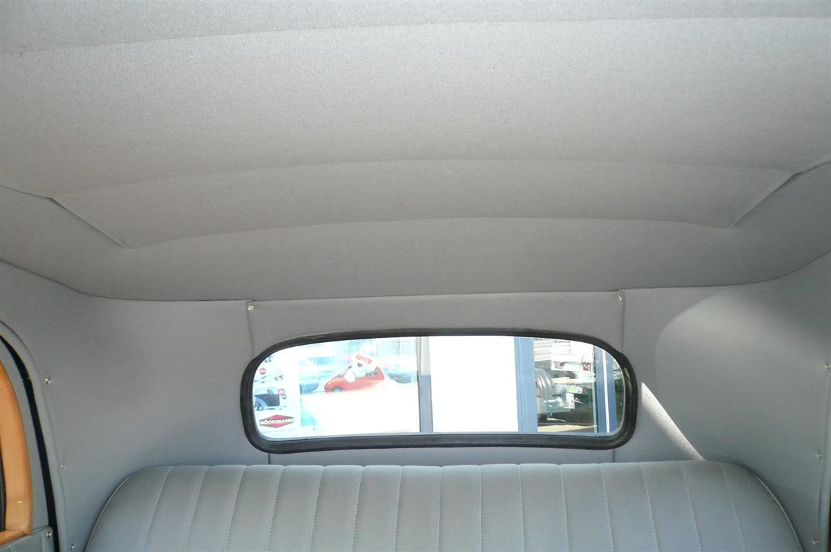 Komplette Innenausstattung, Himmel & Teppichgarnitur neu angefertigt und montiert.