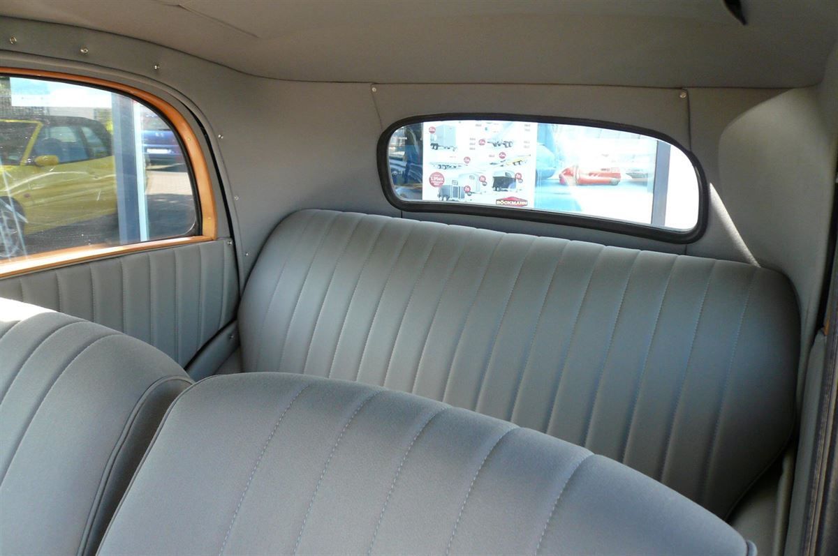 Komplette Innenausstattung, Himmel & Teppichgarnitur neu angefertigt und montiert.