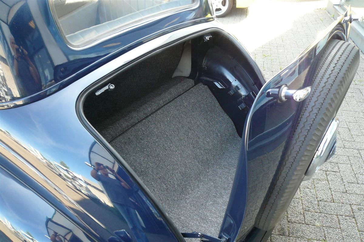 Komplette Innenausstattung, Himmel & Teppichgarnitur neu angefertigt und montiert.