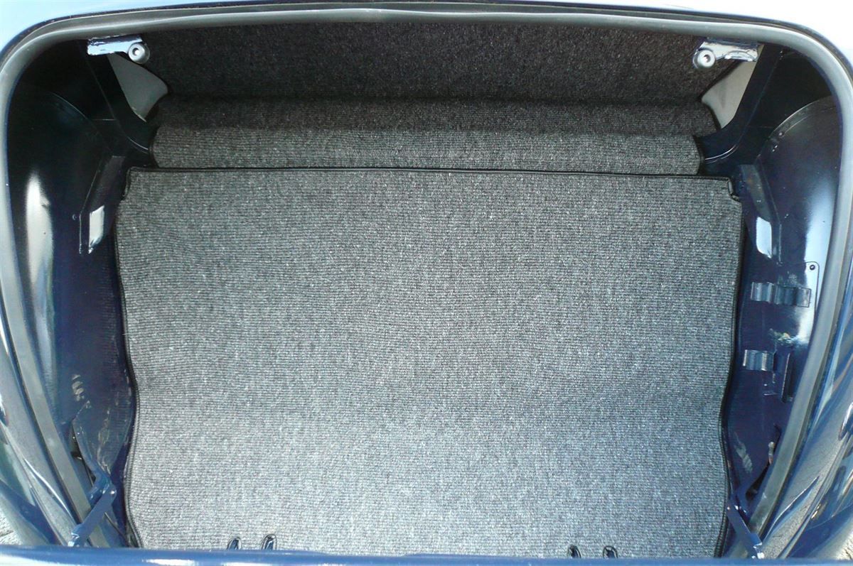 Komplette Innenausstattung, Himmel & Teppichgarnitur neu angefertigt und montiert.