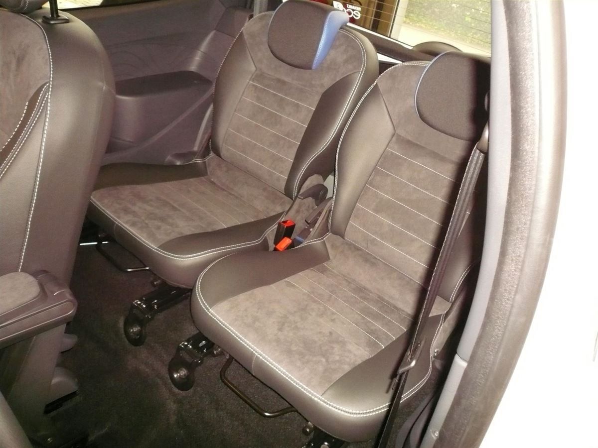 Renault Twingo Gordini Ausführung, Sitzinnenteile in Alcantara grau neu bezogen.