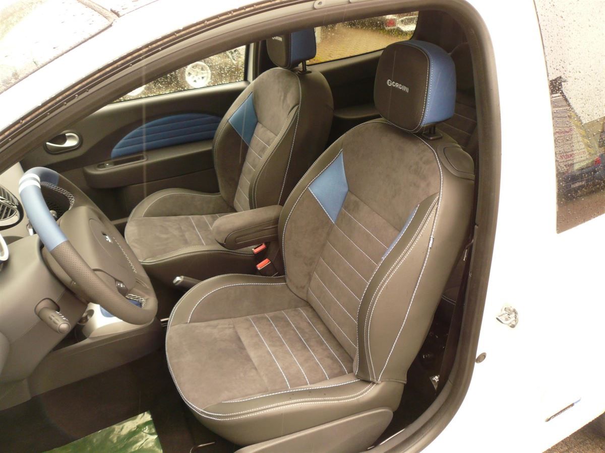 Renault Twingo Gordini Ausführung, Sitzinnenteile in Alcantara grau neu bezogen.