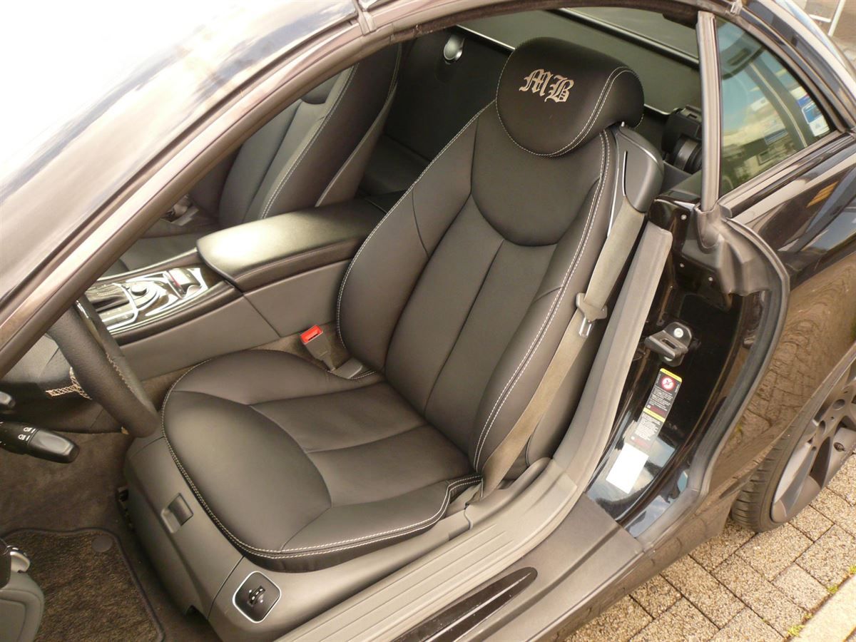 Mercedes SL Typ R230, Innenausstattung in Mercedes Leder neu angefertigt und montiert. Kunden Initiale eingestickt.