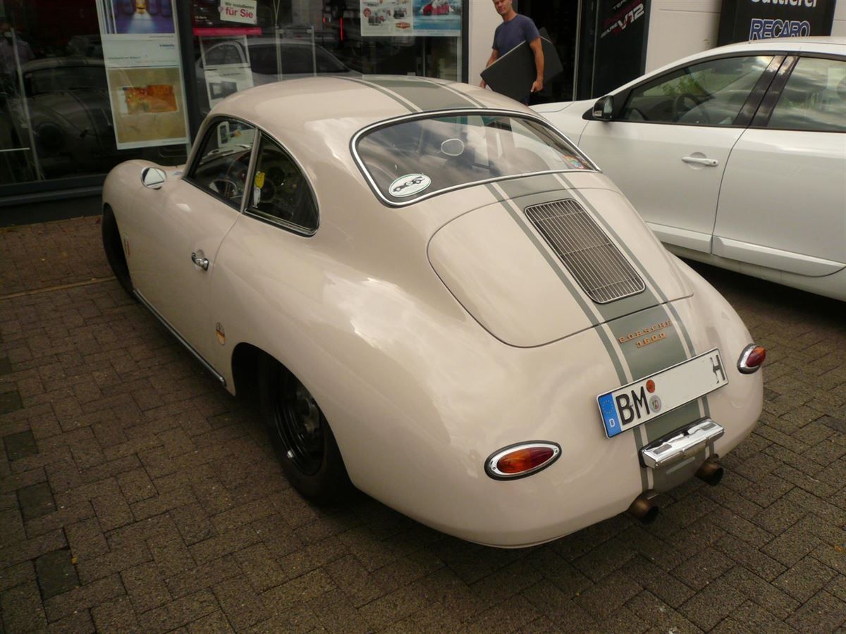 Komplette Innenausstattung, Himmel & Teppichgarnitur neu angefertigt und montiert.