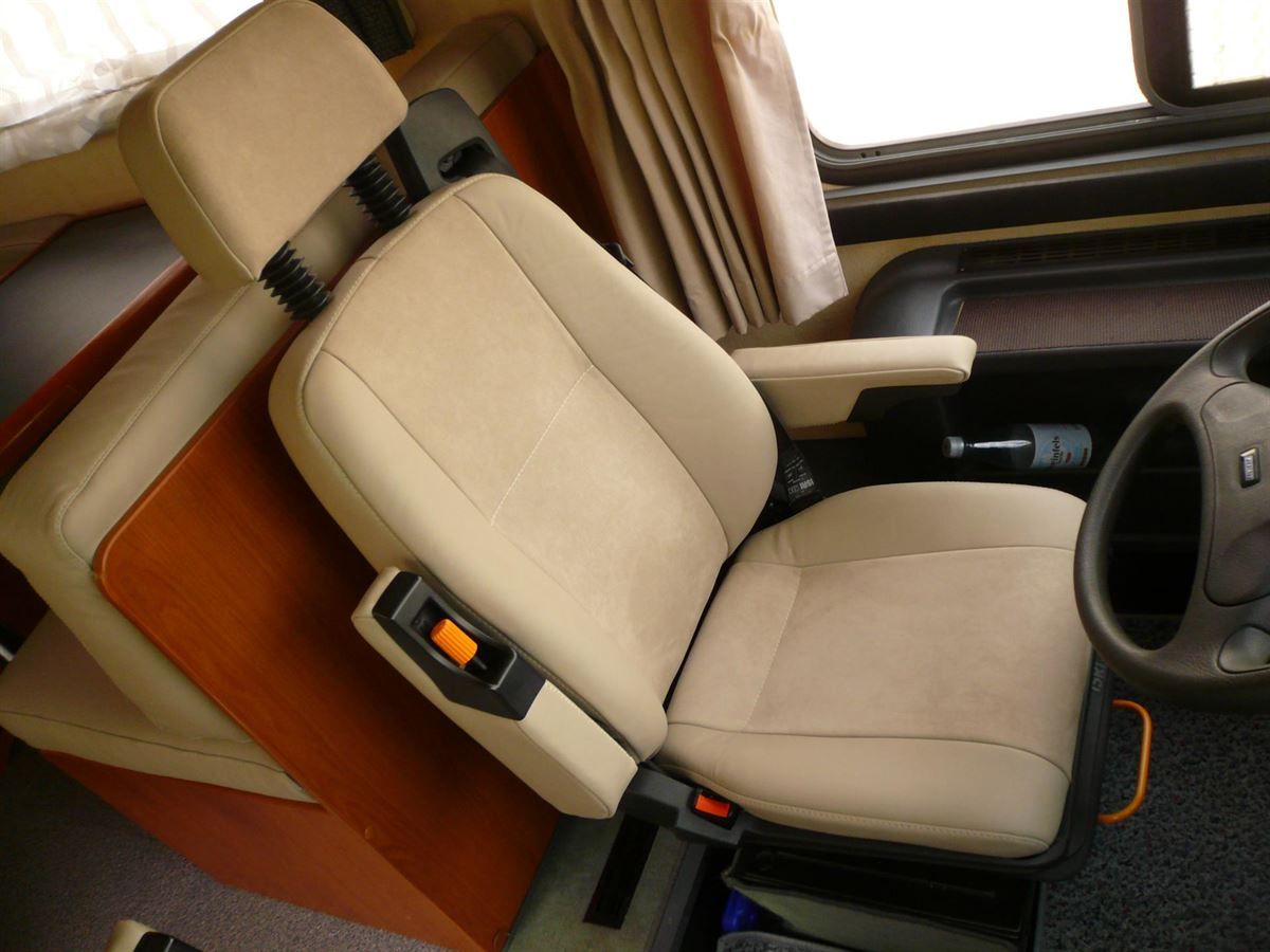 Innenausstattung in Leder / Alcantara neu angefertigt & montiert