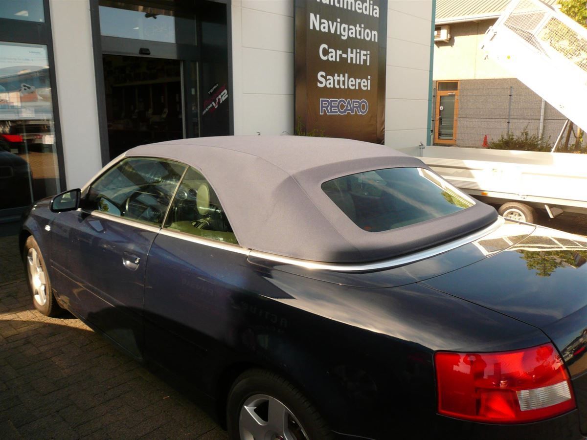 Audi A4, Verdeckbezug Sonnenland Stoff blau geliefert und montiert.