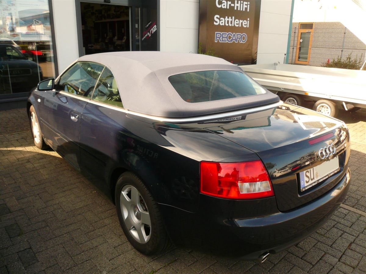 Audi A4, Verdeckbezug Sonnenland Stoff blau geliefert und montiert.
