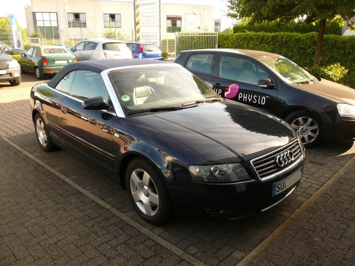 Audi A4, Verdeckbezug Sonnenland Stoff blau geliefert und montiert.