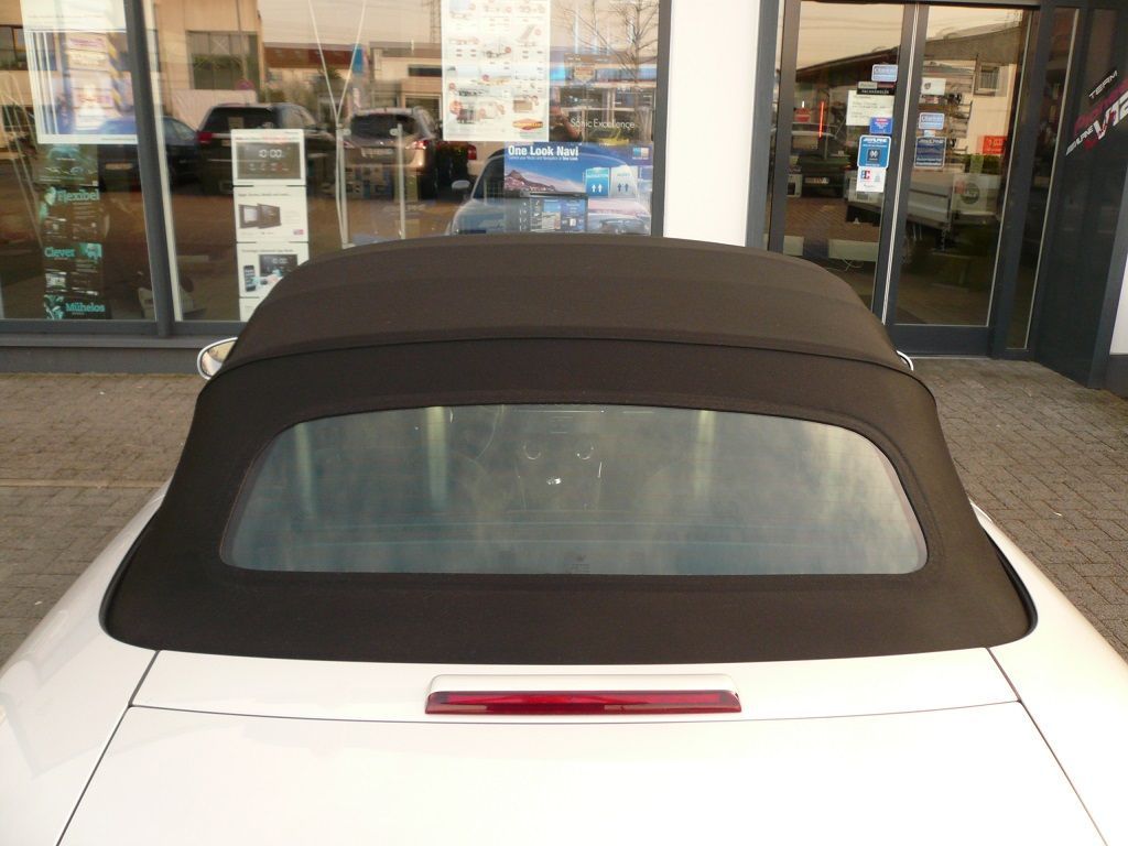 Audi TT , Verdeckbezug Sonnenland Stoff schwarz geliefert und montiert.