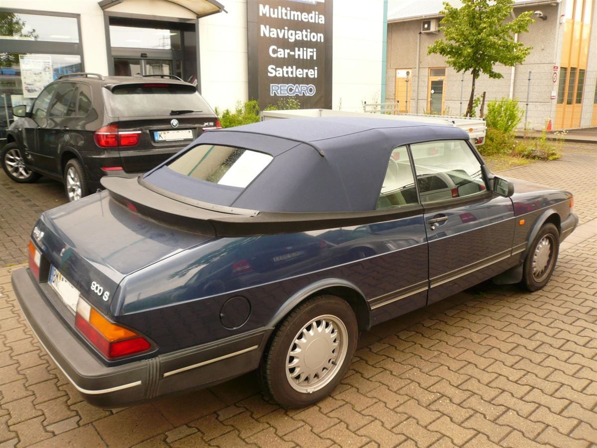 Saab 900, Verdeckbezug in Sonnenland Stoff blau geliefert und montiert.