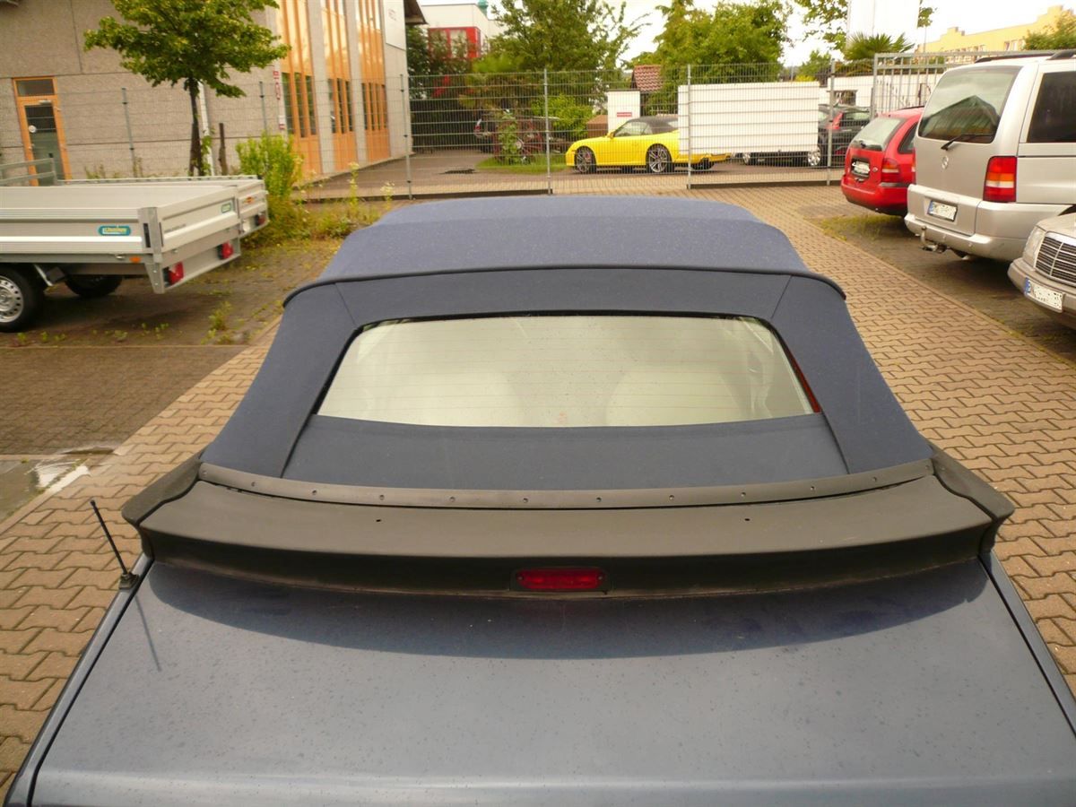 Saab 900, Verdeckbezug in Sonnenland Stoff blau geliefert und montiert.