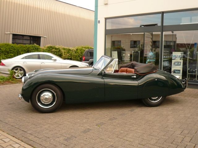 Persenning fürs Verdeck in Leder mit Keder neu angefertigt und montiert.