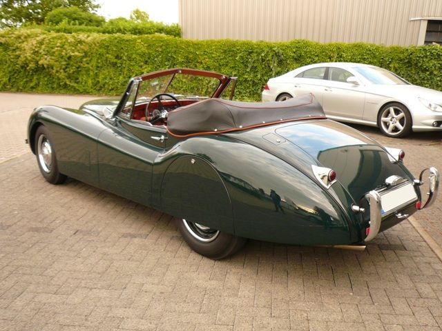 Persenning fürs Verdeck in Leder mit Keder neu angefertigt und montiert.