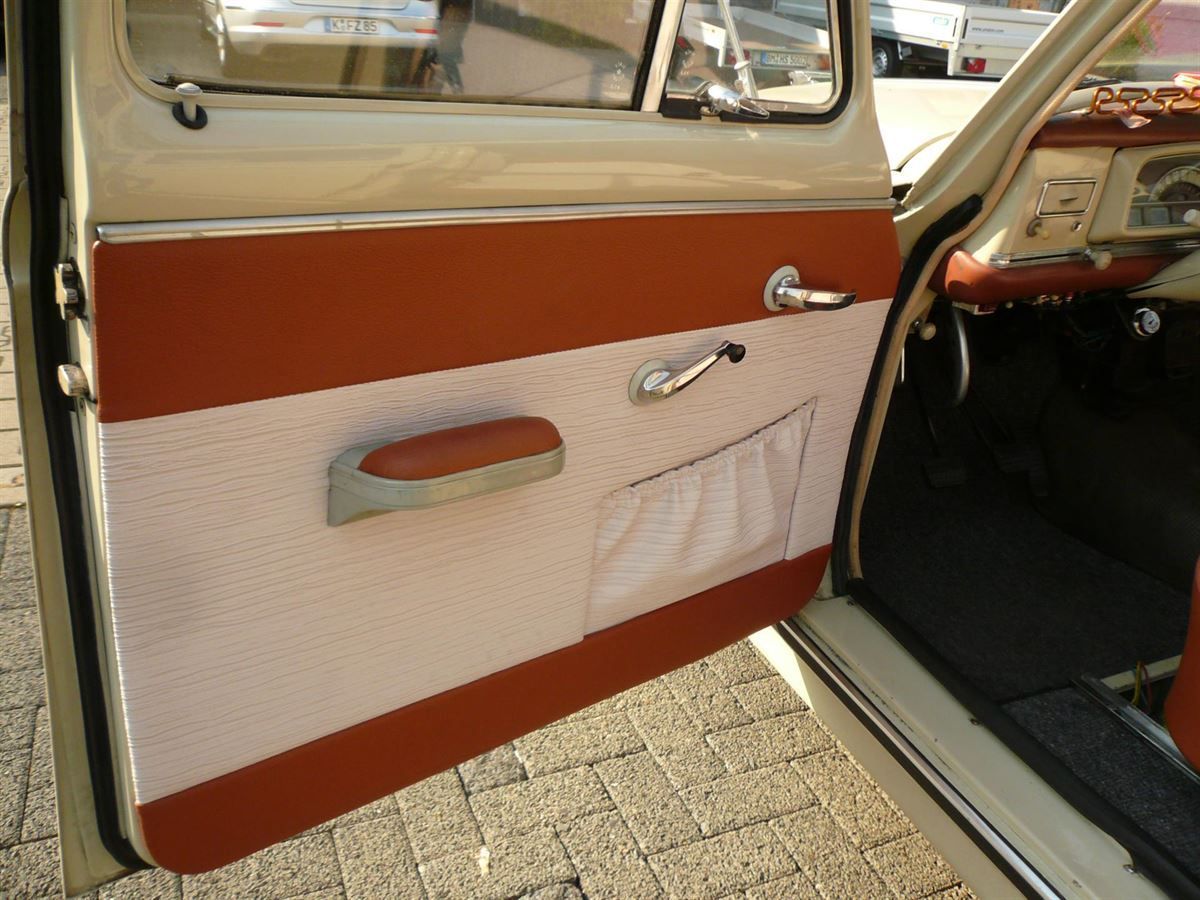 Peugeot 403, komplette Innenausstattung Kunstler/Stoff neu angefertigt und montiert.