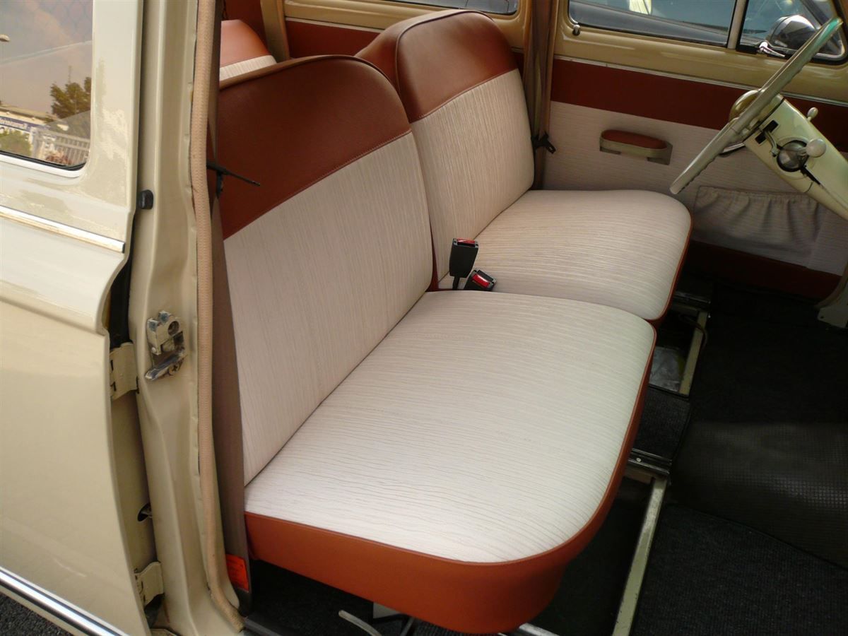 Peugeot 403, komplette Innenausstattung Kunstler/Stoff neu angefertigt und montiert.