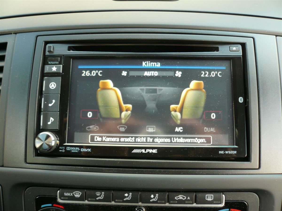 Alpine INE-W925R Navigation nachgerüstet. CanBus Interface Modul zur Darstellung der Klima und PDC auf dem Alpine Gerät. Radio Sender und Navinfos werden auf das Tachodisplay übertragen.