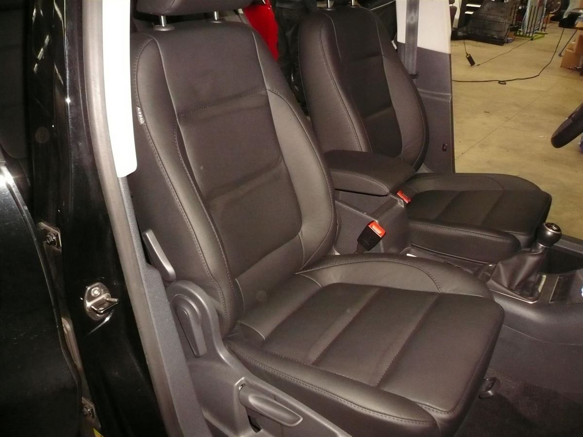 VW Tiguan, Innenausstattung in Leder/Alcantara neu angefertigt und montiert.
