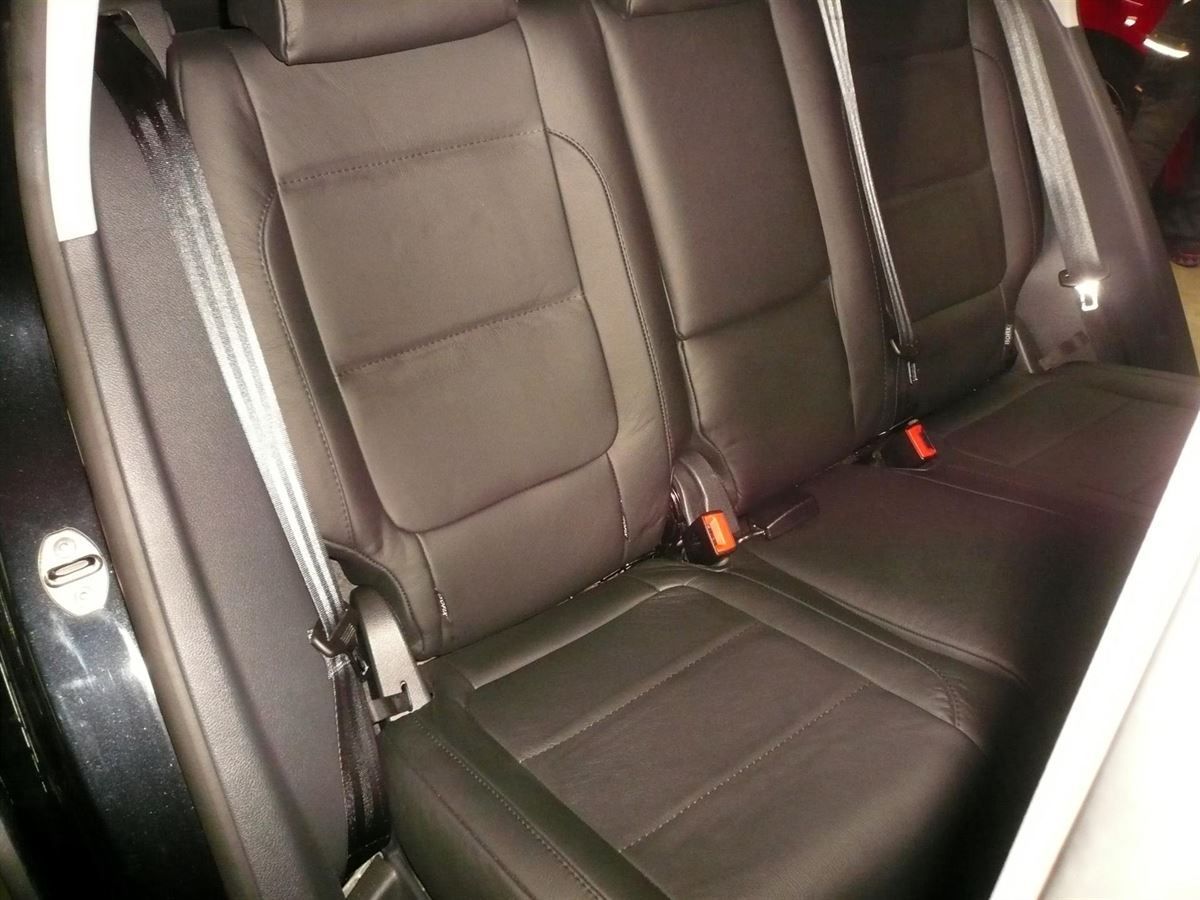 VW Tiguan, Innenausstattung in Leder/Alcantara neu angefertigt und montiert.