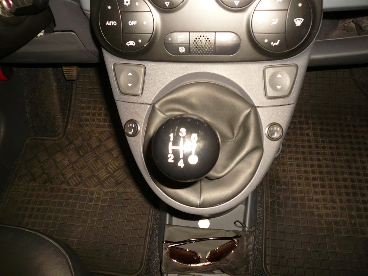 Sitzheizung  3stufig im Fiat 500 nachgerüstet.