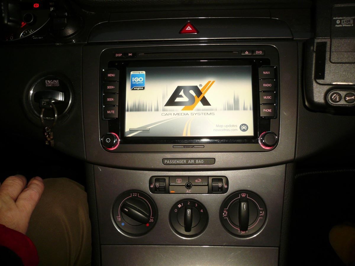 ESX VN720VW-U1 Fahrzeugspezifischer i20 Naviceiver mit 17,8 cm (7