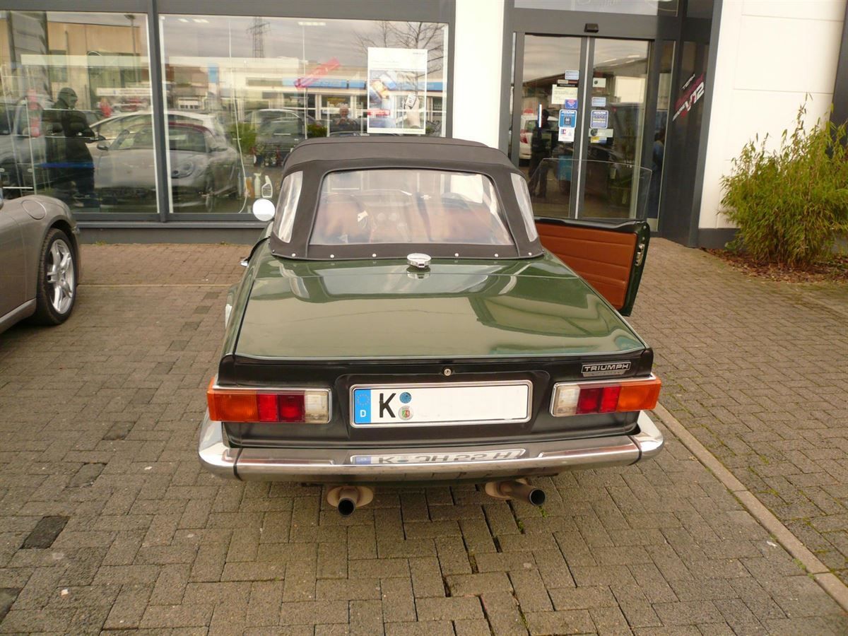 Triumpf  TR6, komplette Innenausstattung und Türverkleidungen in Leder neu angefertigt und montiert.