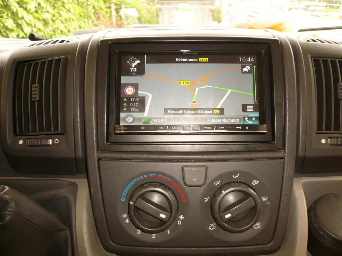 Pioneer AViC-F80DAB 7zoll Navigation mit Rückfahrkamera nachgerüstet.