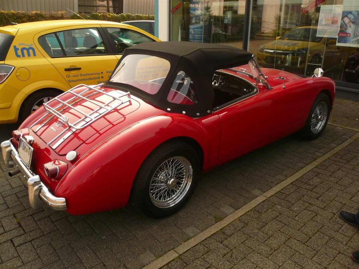 MG-A, Verdeckbezug in Sonnenland Stoff schwarz geliefert und montiert.