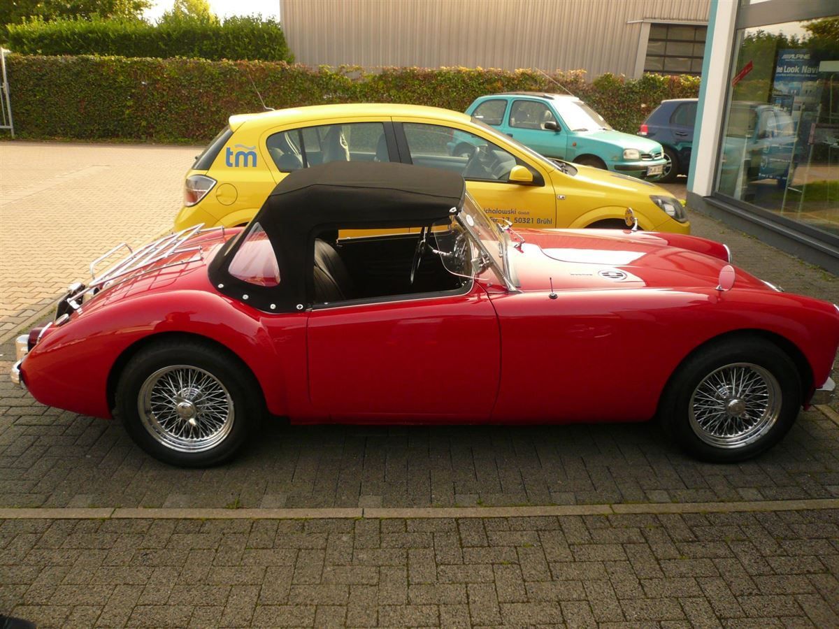MG-A, Verdeckbezug in Sonnenland Stoff schwarz geliefert und montiert.