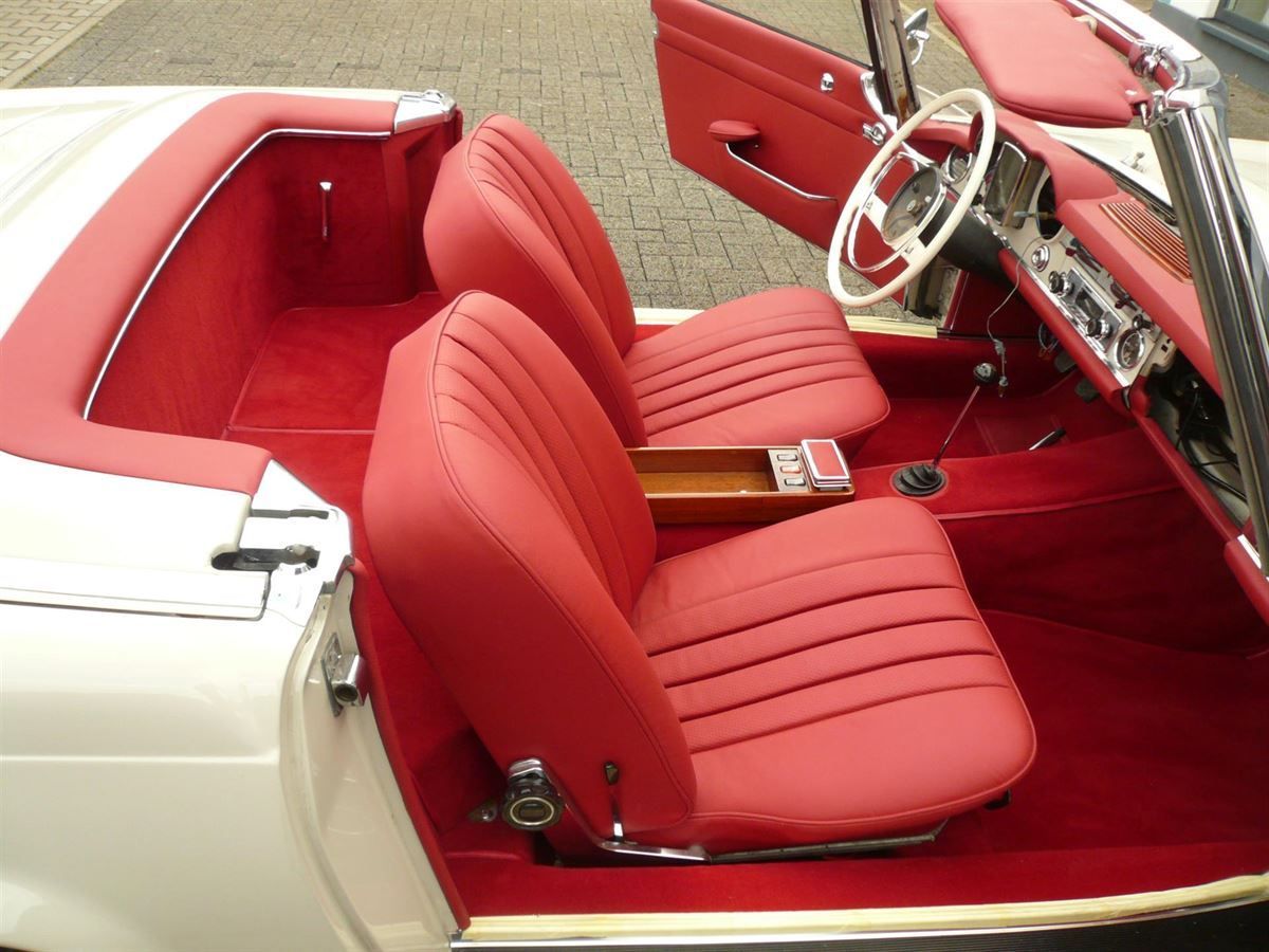 Mercedes Pagode komplette Innenausstattung in Leder und Teppichgarnitur neu angefertigt und montiert.