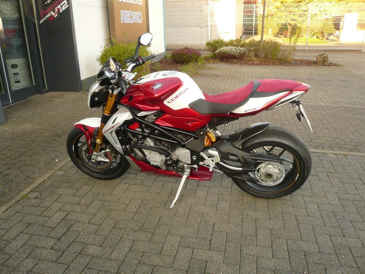 Sitzbank & Sozius in Leder / Alcantara neu bezogen.