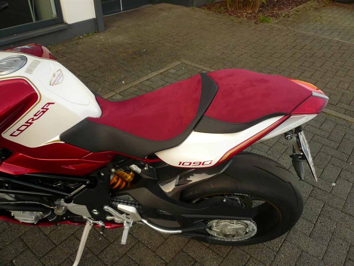 Sitzbank & Sozius in Leder / Alcantara neu bezogen.