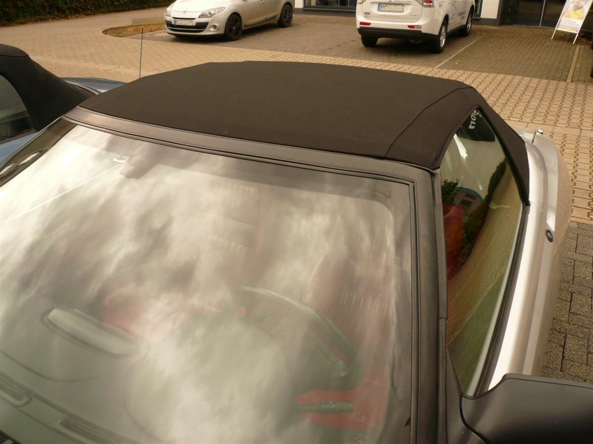 Alfa Spider, Verdeckbezug Sonnenland Stoff schwarz geliefert und montiert.