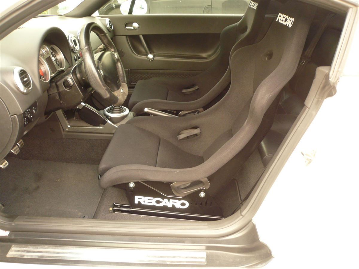 RECARO Pole Position ABE Sitze im Audi TT nachgerüstet.