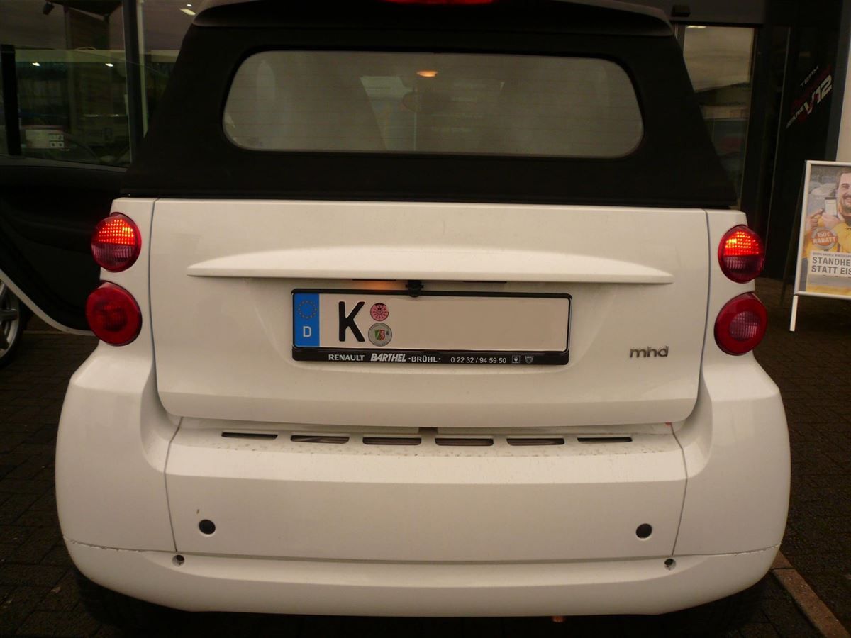 Pioneer AVIC-F980DAB inkl. Rückfahrkamera im einem Smart 451 nachgerüstet.