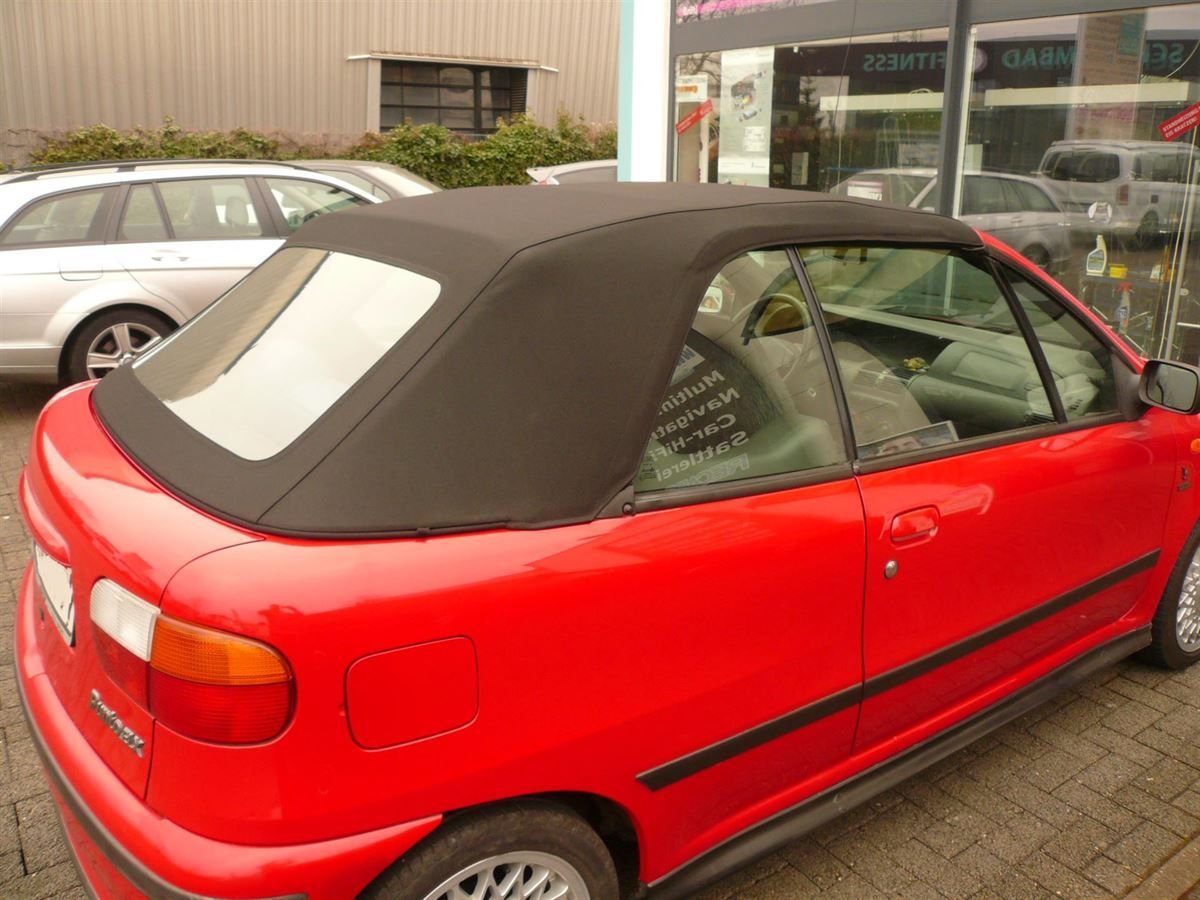 Fiat Punto , Verdeckbezug Sonnenland Stoff schwarz geliefert und montiert.