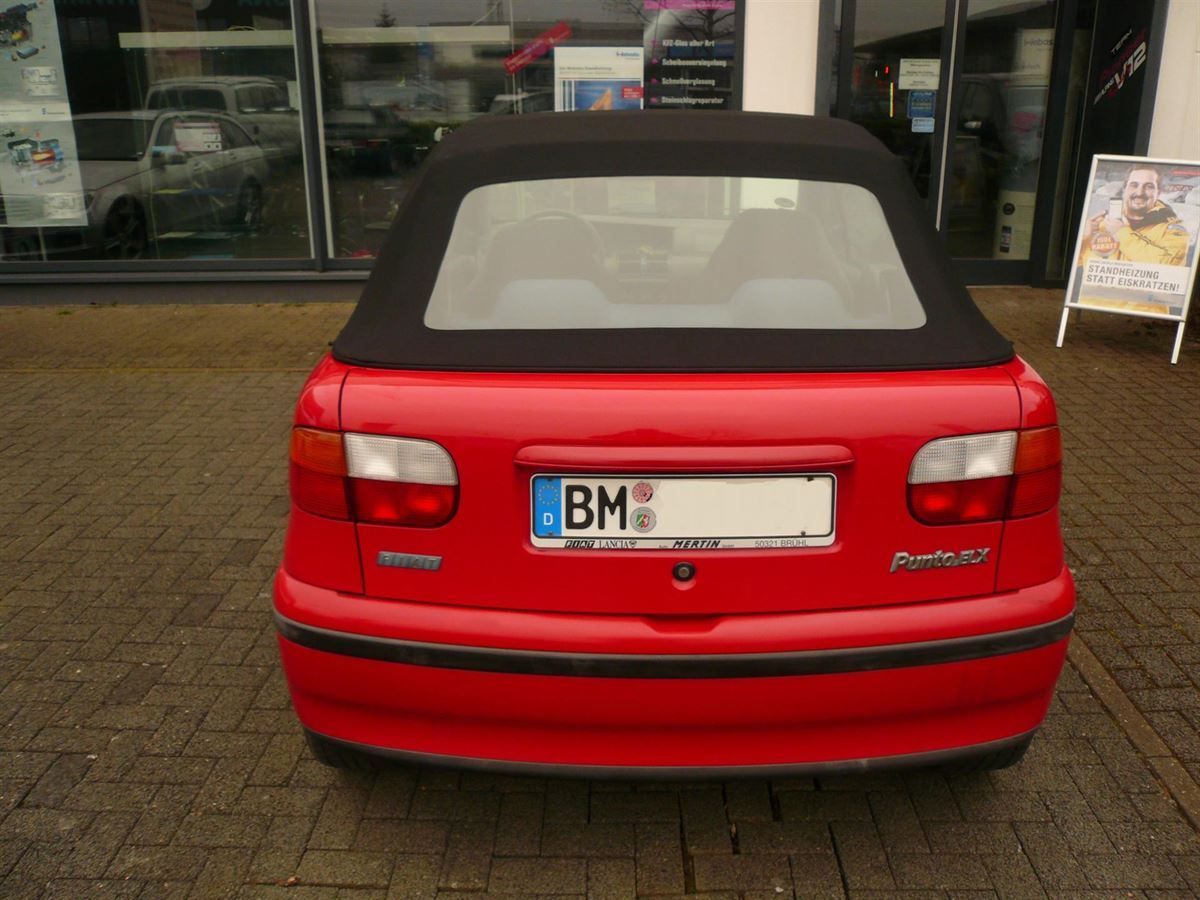 Fiat Punto , Verdeckbezug Sonnenland Stoff schwarz geliefert und montiert.