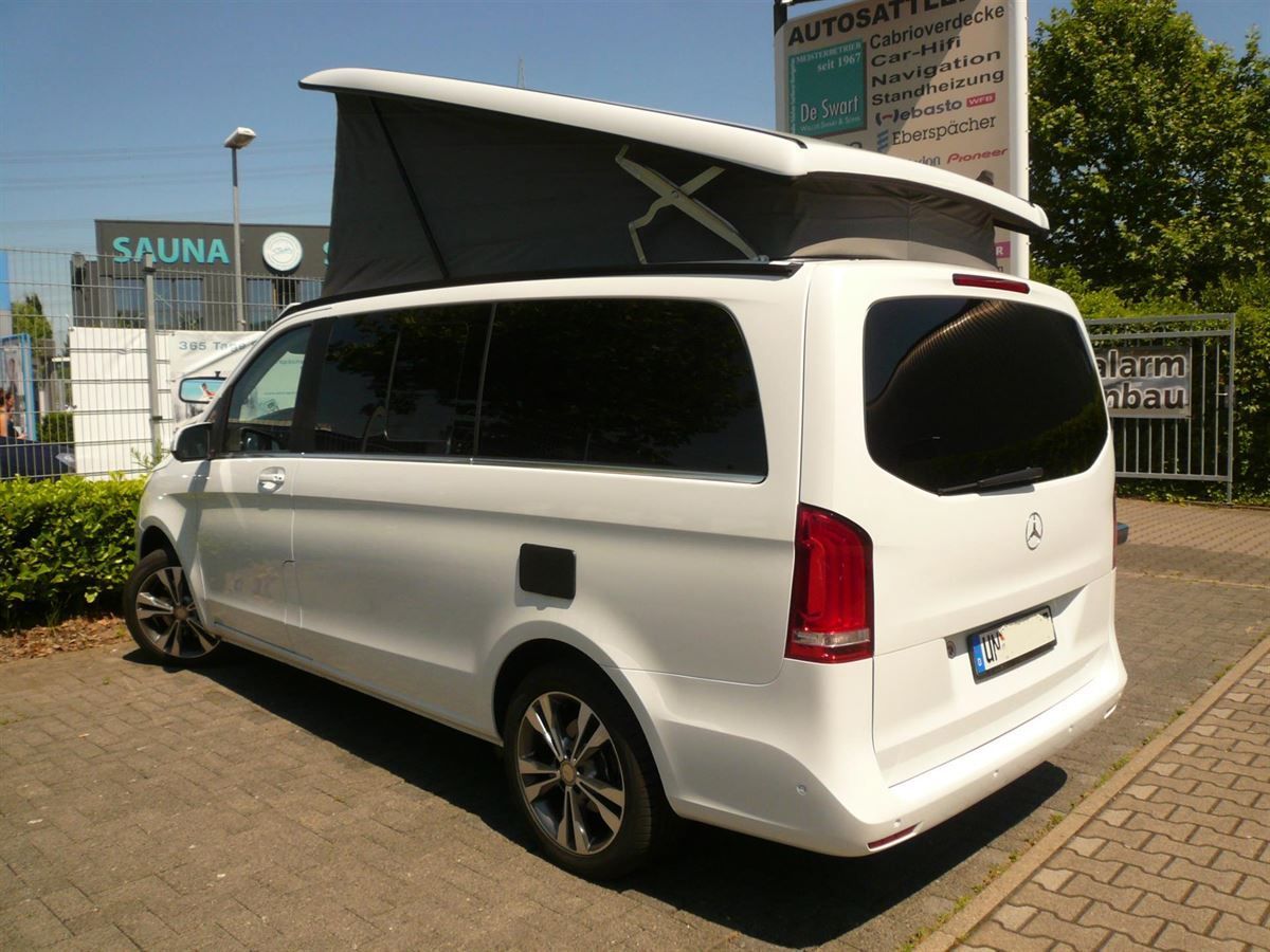 Kenwood Navigation und Rückfahrkamera nachgerüstet und an das werkseitige Command System angebunden.