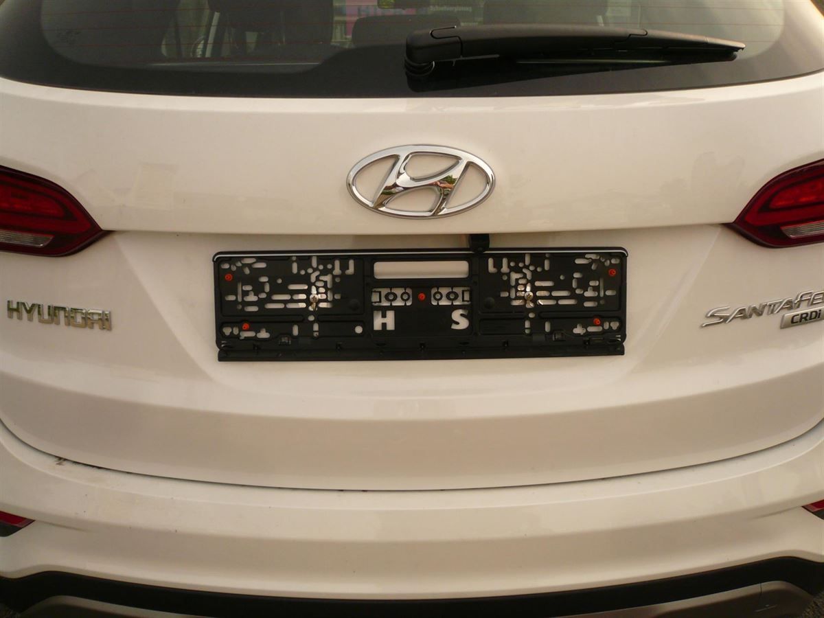 Pioneer AVIC-F980DAB und Pioneer Rückfahrkamera ND-BC8 im Hyundai SantaFee (Neuwagen) nachgerüstet.