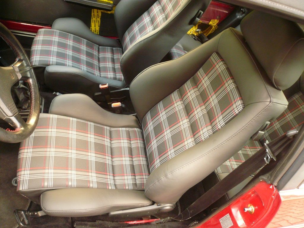 VW Golf 1 GTI, Sitzbezüge in Leder und Original GTI Stoff neu angefertigt und montiert.