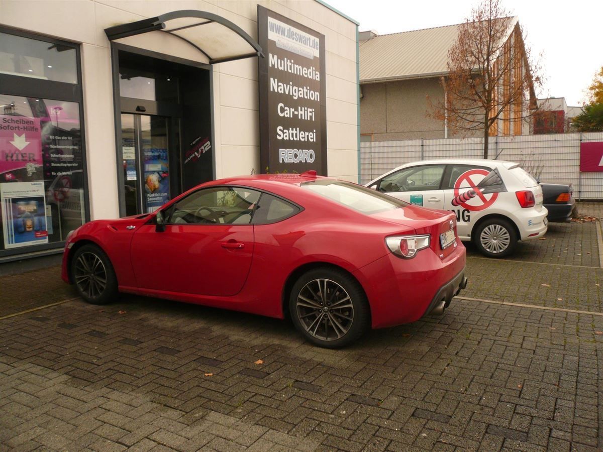 Clarion NX706E Navigation im Toyota GT nachgerüstet.