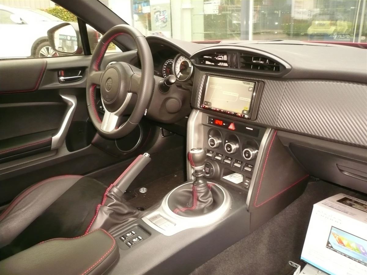 Clarion NX706E Navigation im Toyota GT nachgerüstet.