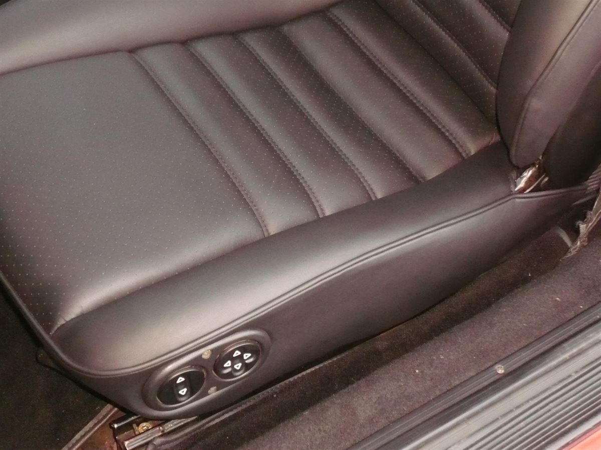 Porsche 911, komplette Innenausstattung in Leder glatt/gelocht neu angefertigt und montiert.
