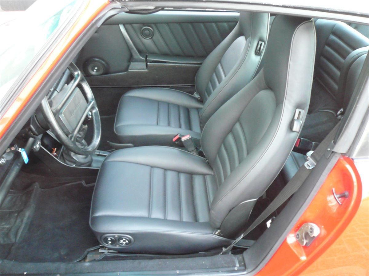 Porsche 911, komplette Innenausstattung in Leder glatt/gelocht neu angefertigt und montiert.